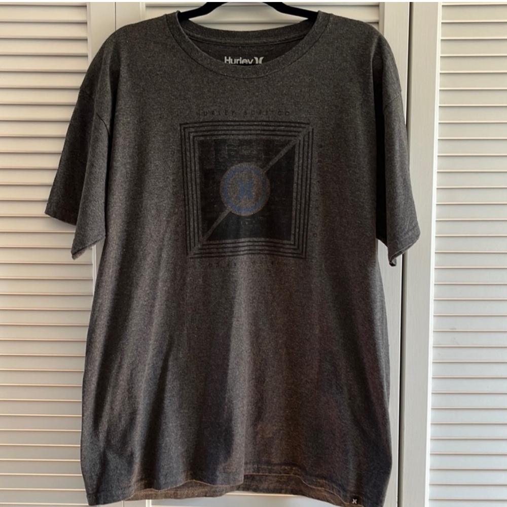 HURLEY t-shirt with square H logo. Grey short sleeve. Sz L